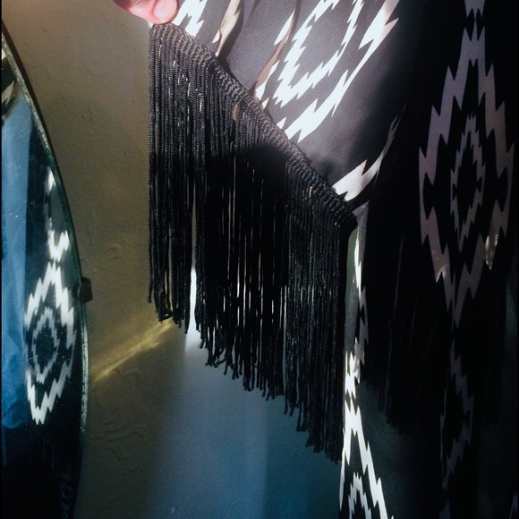 Southwestern Geo Print Fringe Cardigan Kimono M/L - Picture 3 of 7